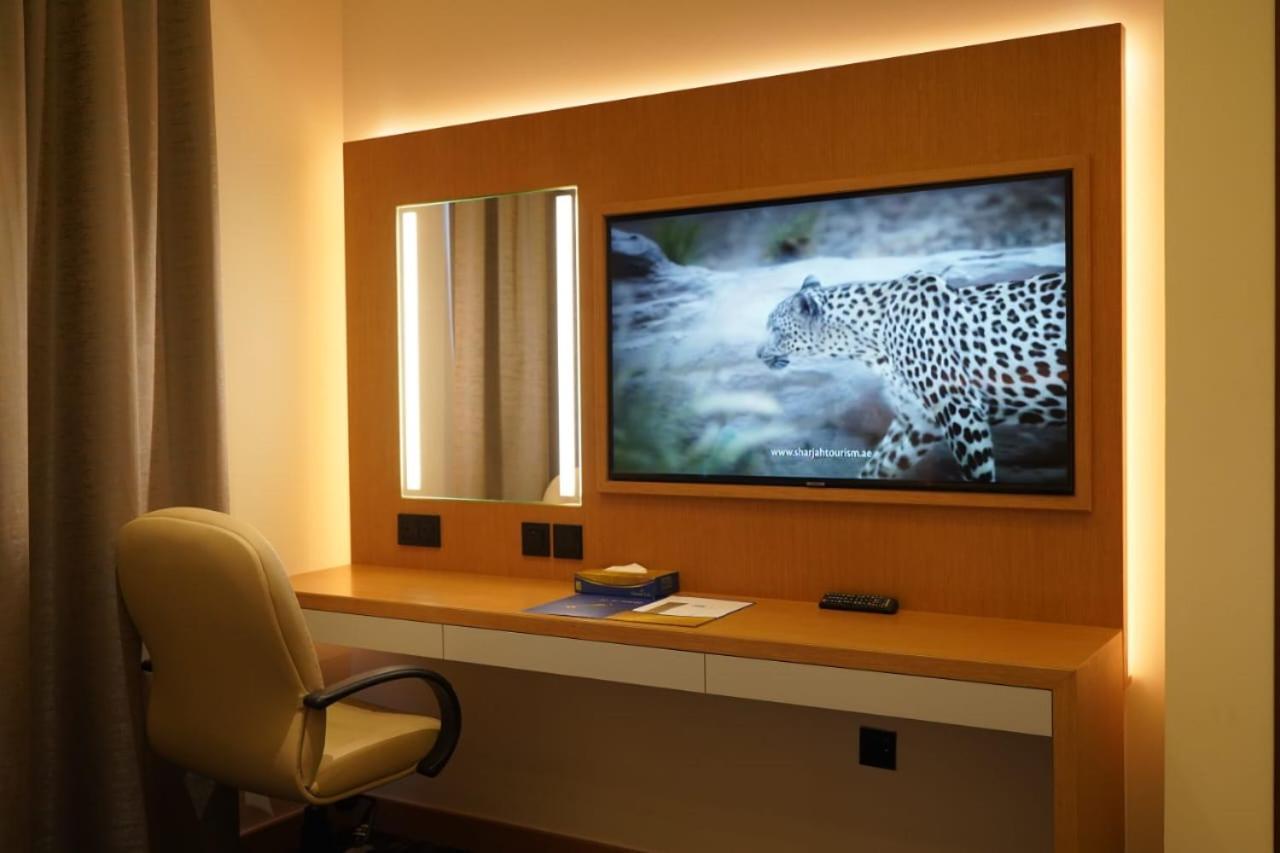 Al Hayat Hotel Charjah Extérieur photo